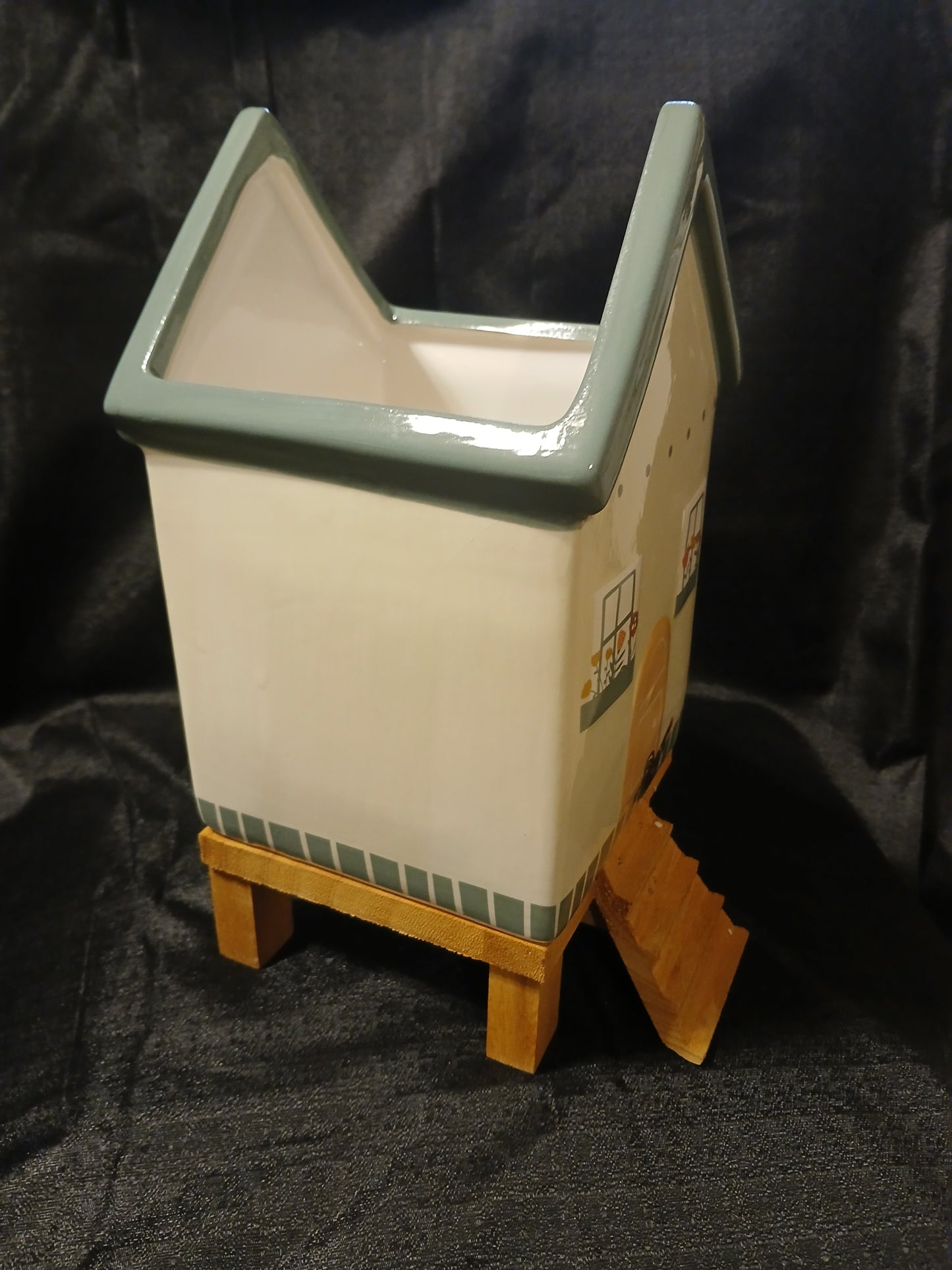 Small Ceramic Chicken Coop